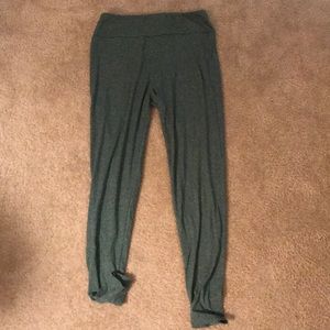 Green Lularoe leggings!
